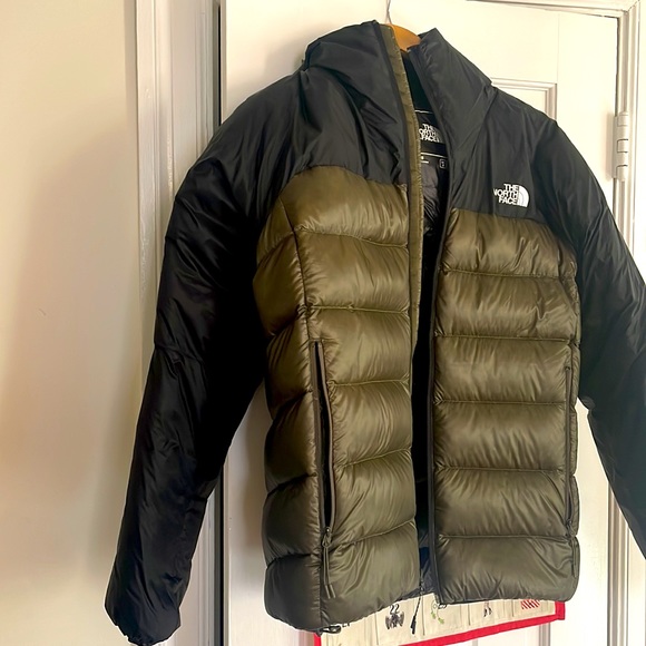 Brand new North Face puffer men’s M
